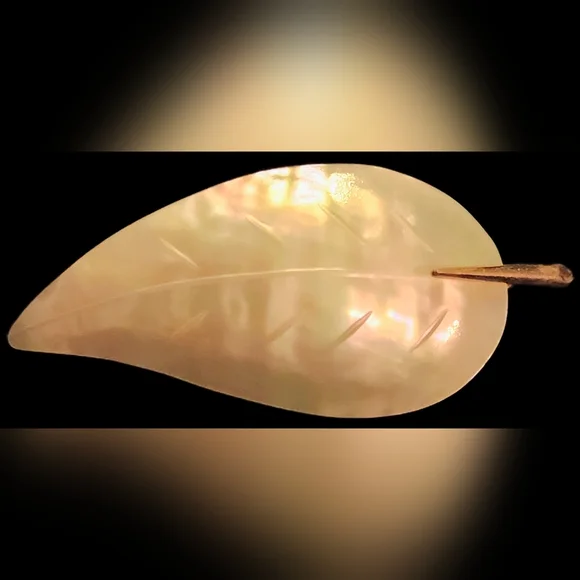 Vintage Western Germany Mother of Pearl Leaf Brooch - Picture 5 of 7